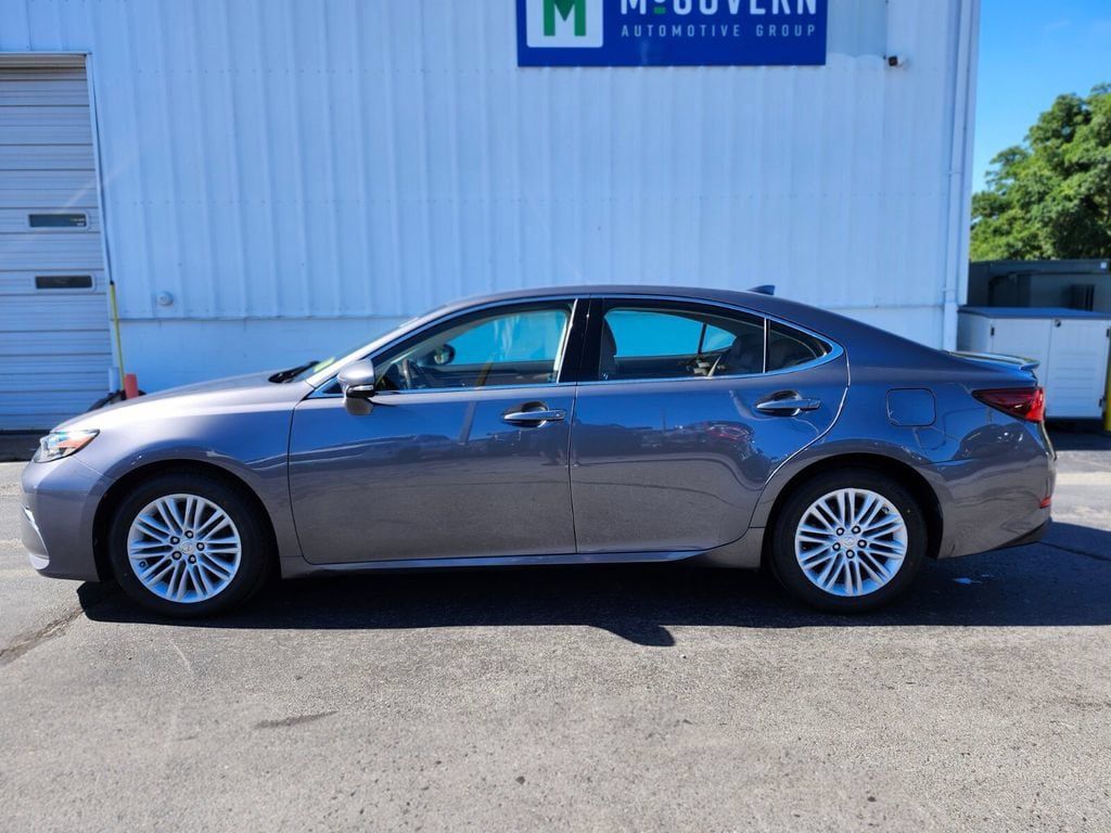 Used 2017 Lexus ES 350 w/ Premium Package FWD image 2