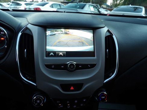 Used 2017 Chevrolet Cruze LS image 7