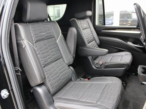 Used 2025 Cadillac Escalade ESV Sport Platinum w/ LPO, ONYX Package image 27