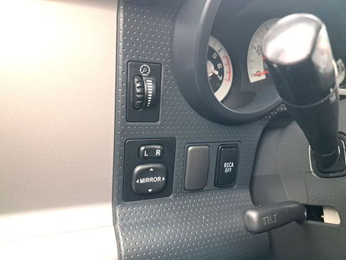 Used 2014 Toyota FJ Cruiser 2WD w/ Convenience Package image 27