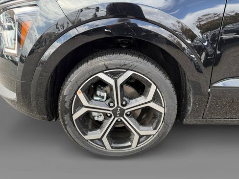 New 2025 Kia Niro SX Touring image 9