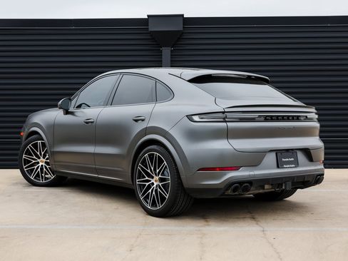 Certified 2024 Porsche Cayenne S image 3