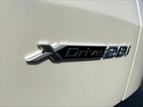 Used 2025 BMW X2 xDrive28i w/ Premium Package image 11