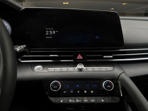 Used 2025 Hyundai Elantra SEL FWD image 26