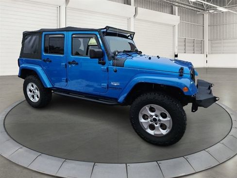 Used 2015 Jeep Wrangler Unlimited Sahara w/ Connectivity Group image 7