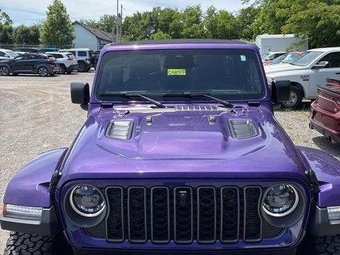 Used 2026 Jeep Wrangler Unlimited Rubicon AWD/4WD image 3