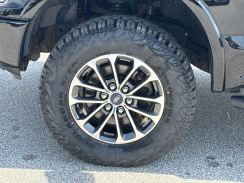 Used 2018 Ford F150 XLT w/ Equipment Group 302A Luxury AWD/4WD image 9