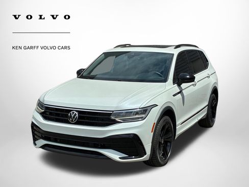 Used 2023 Volkswagen Tiguan SE R-Line AWD/4WD image 9