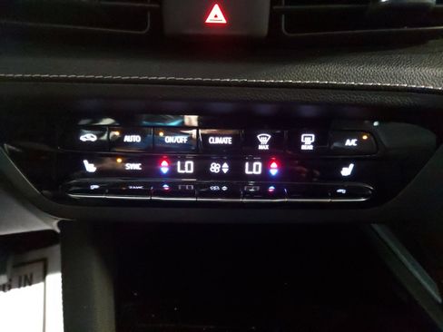 Used 2021 Buick Envision Essence w/ Sport Touring Package FWD image 17