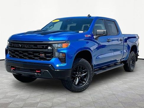 Used 2022 Chevrolet Silverado 1500 Custom Trail Boss w/ LPO, Dark Essentials Package AWD/4WD image 3