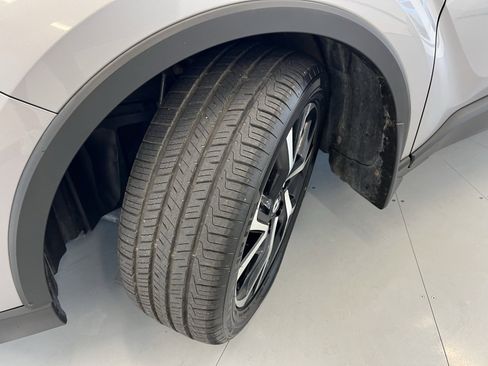 Used 2018 Toyota C-HR XLE image 39