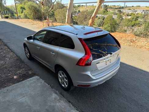 Used 2016 Volvo XC60 T5 Premier w/ Proximity Package AWD/4WD image 39