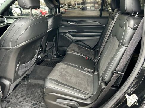 Used 2023 Jeep Grand Cherokee L Altitude image 20