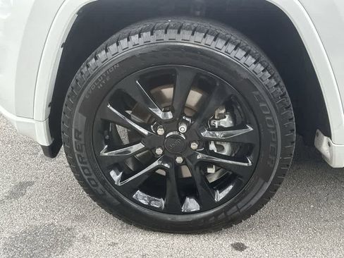 Used 2021 Jeep Grand Cherokee Laredo X AWD/4WD image 11