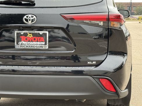 Used 2024 Toyota Highlander XLE image 6