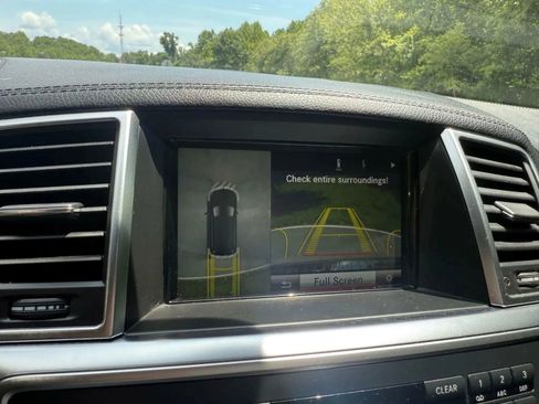 Used 2014 Mercedes-Benz GL 550 4MATIC image 31