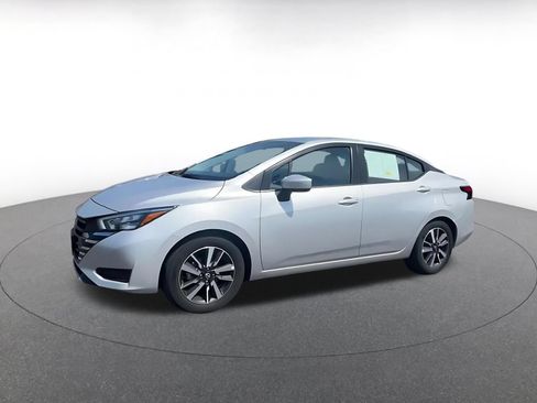 Used 2025 Nissan Versa SV FWD image 7