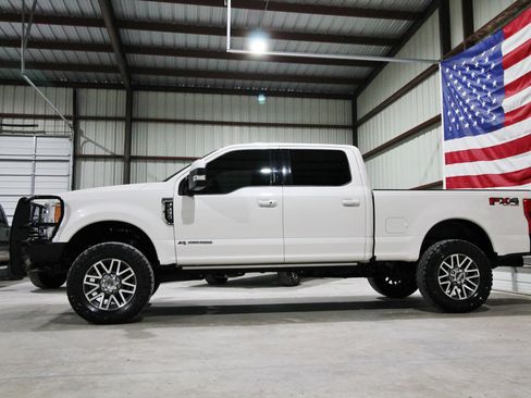 Used 2019 Ford F250 Lariat w/ Lariat Ultimate Package AWD/4WD image 5