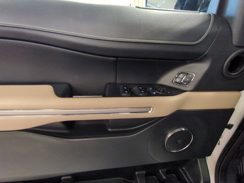 Used 2022 Ford Expedition Max Limited AWD/4WD image 13