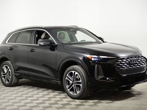 Certified 2025 Audi Q5 Premium w/ Convenience Package image 6