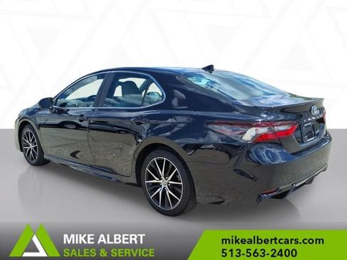 Used 2023 Toyota Camry SE FWD image 5