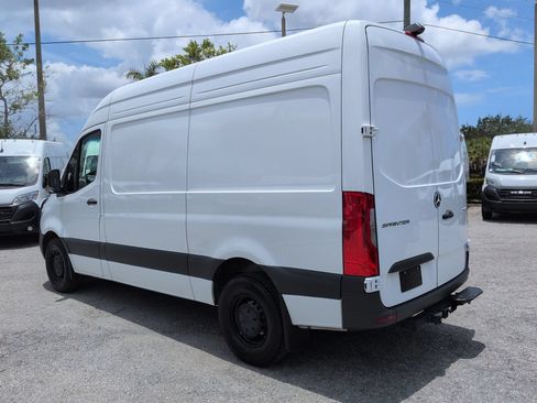 Used 2025 Mercedes-Benz Sprinter 2500 image 7