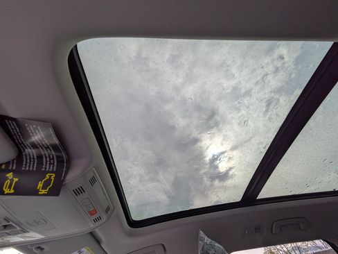 New 2026 Volkswagen Taos SE image 15