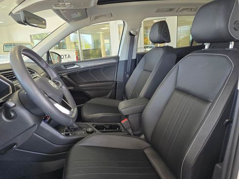 Used 2023 Volkswagen Tiguan SE w/ Panoramic Sunroof Package AWD/4WD image 19