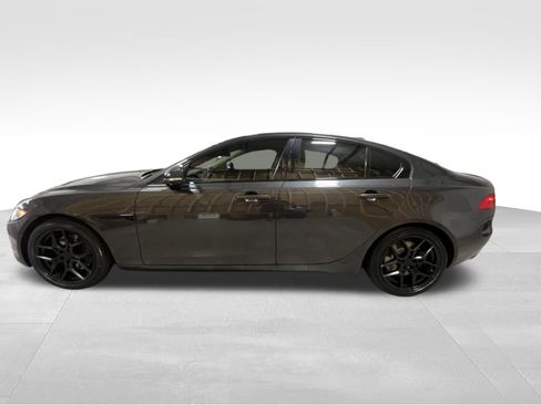 Used 2017 Jaguar XE Prestige RWD image 8