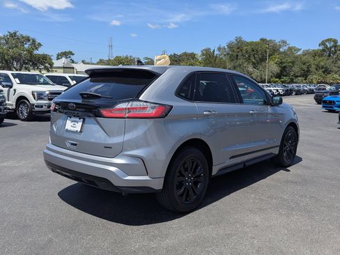 Used 2022 Ford Edge SE w/ Black Appearance Package AWD/4WD image 5