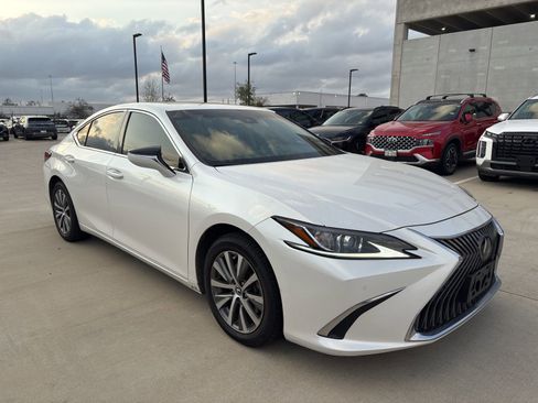 Used 2019 Lexus ES 350 w/ Premium Package image 3
