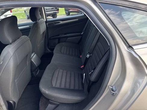 Used 2017 Ford Fusion SE FWD image 12