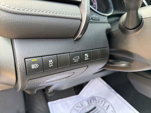 Used 2019 Toyota Camry SE FWD image 13