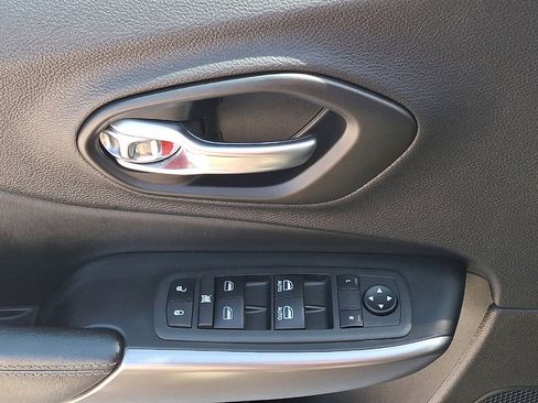 Certified 2022 Jeep Cherokee Latitude Lux w/ Mopar Interior Package image 39