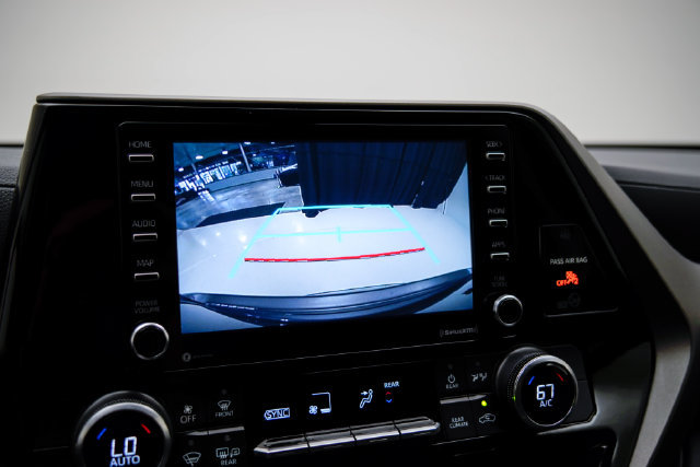Used 2021 Toyota Highlander L AWD/4WD image 6