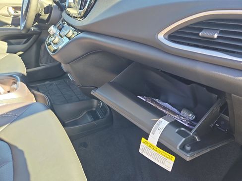 New 2026 Chrysler Voyager LX image 27