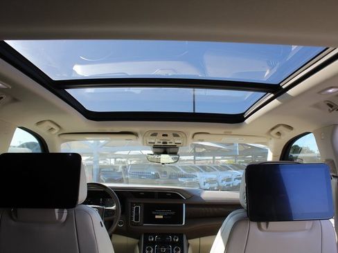 Used 2023 GMC Yukon Denali w/ Denali Reserve Package image 18