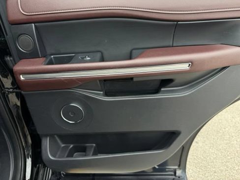 Used 2024 Ford Expedition Limited AWD/4WD image 15