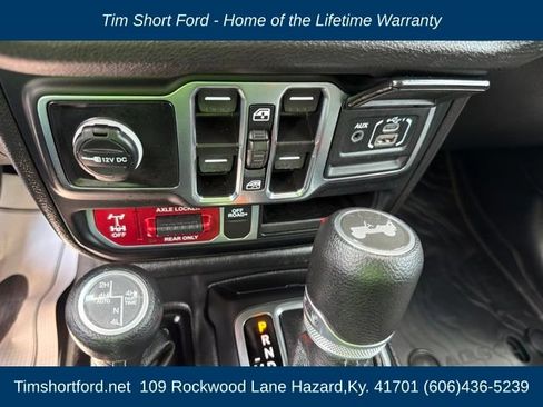 Used 2024 Jeep Wrangler Unlimited AWD/4WD image 14