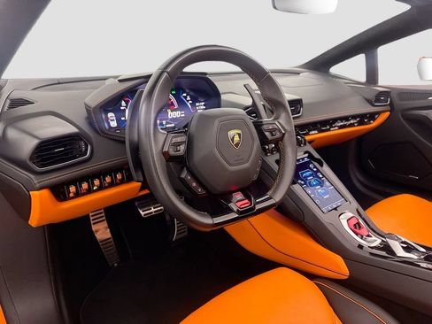 Used 2020 Lamborghini Huracan EVO RWD image 9