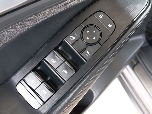 Used 2023 Nissan Rogue SV image 26