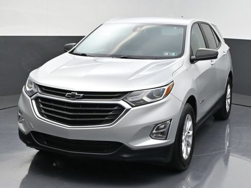 Used 2021 Chevrolet Equinox LS w/ LS Convenience Package FWD image 4