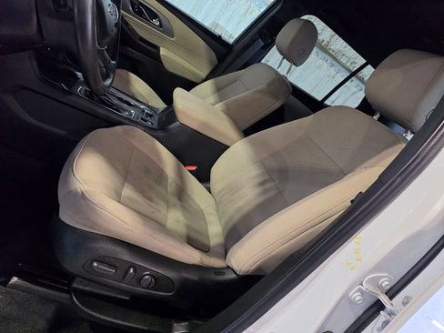 Used 2023 Chevrolet Traverse LT w/ LPO, Cargo Package AWD/4WD image 6