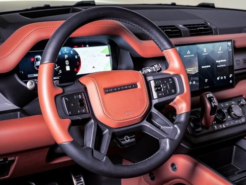 Used 2025 Land Rover Defender 110 image 20