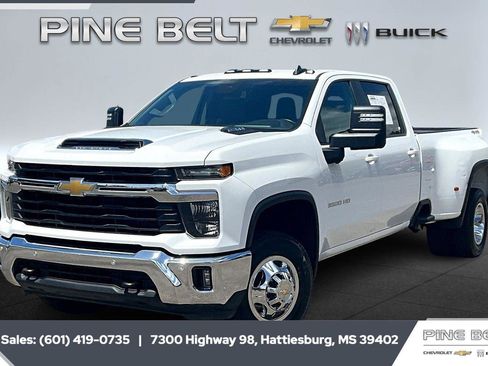 Used 2025 Chevrolet Silverado 3500 LT w/ Safety Package AWD/4WD image 11