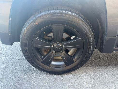 Used 2014 Jeep Patriot Latitude AWD/4WD image 31