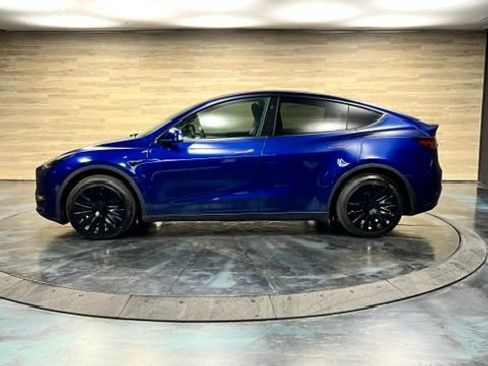 Used 2025 Tesla Model Y Long Range AWD/4WD image 22