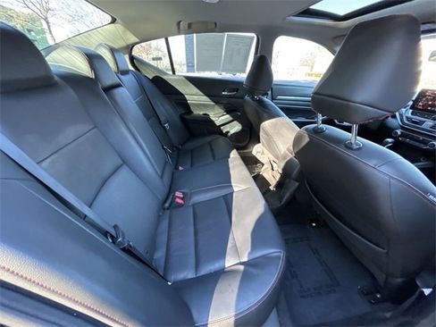 Used 2023 Nissan Altima 2.5 SR w/ SR Premium Package image 9