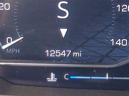 Certified 2024 GMC Yukon SLT w/ SLT Luxury Package image 14