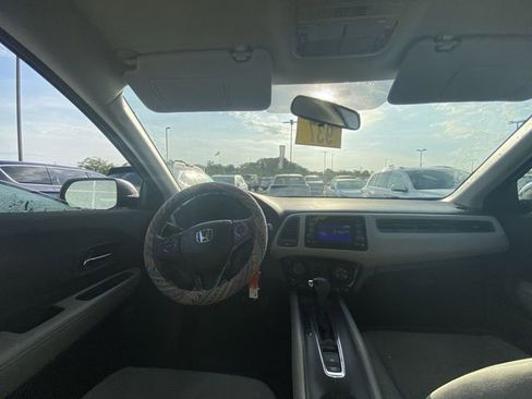 Used 2019 Honda HR-V LX image 6